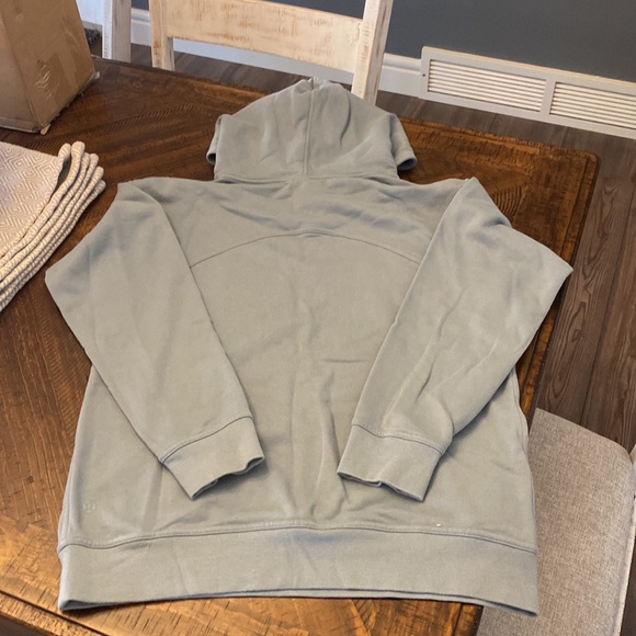 I love these sweaters. I just didn’t care for this colour - Picture 4 of 5